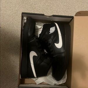 Jordan 1s Black and White Good Condition Sz 10